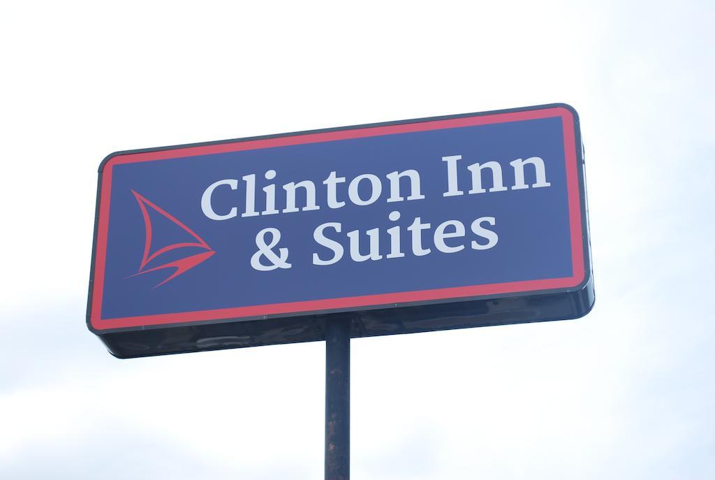 Clinton Inn & Suites Port Clinton Bagian luar foto