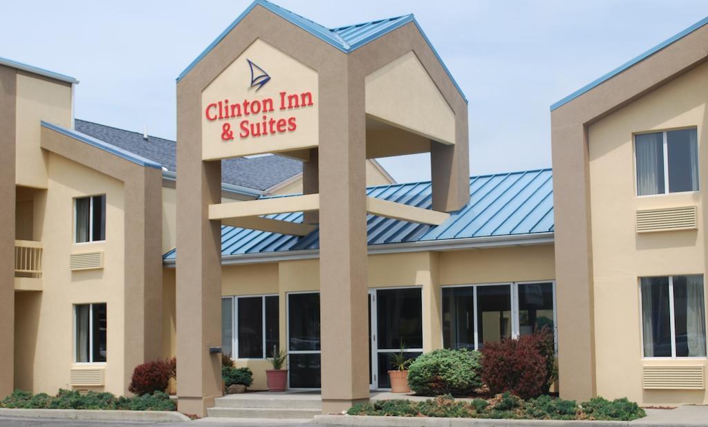 Clinton Inn & Suites Port Clinton Bagian luar foto